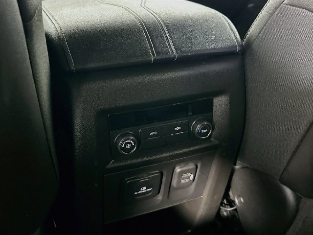 Used 2023 Chevrolet Traverse LT w/ LT Premium Package AWD/4WD image 36