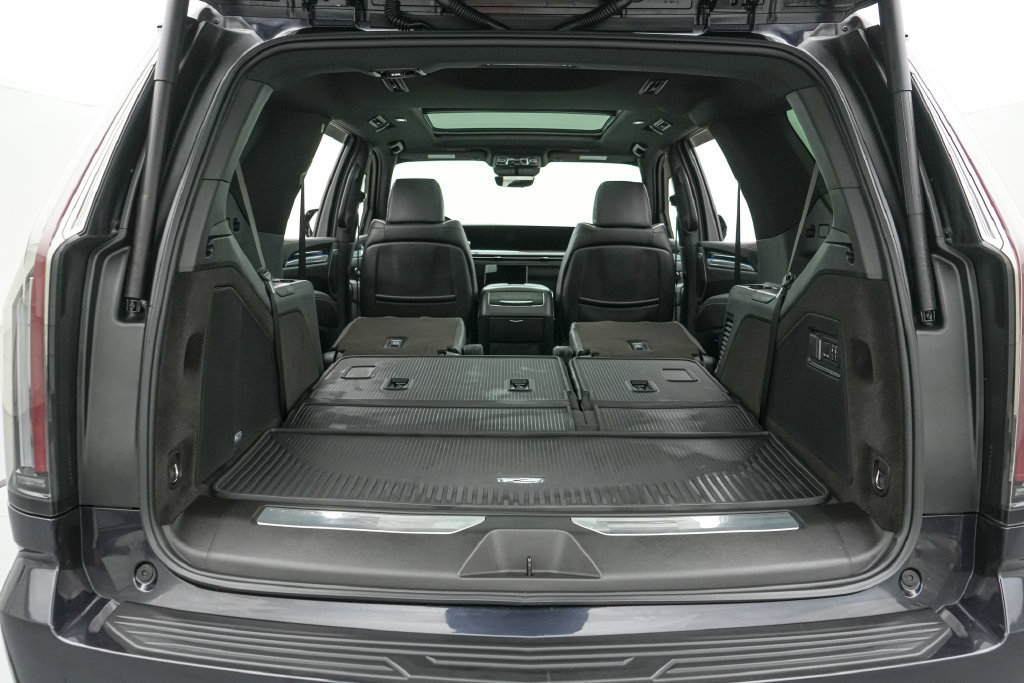 Used 2026 Cadillac Escalade Luxury w/ LPO, Radiant Package AWD/4WD image 31