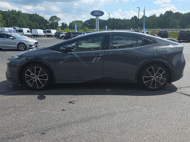 Used 2025 Toyota Prius XLE AWD/4WD image 4