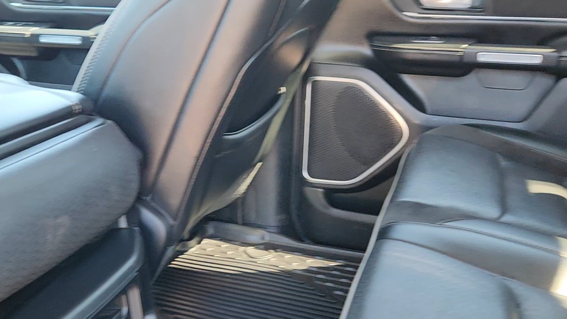 Used 2020 RAM 1500 Laramie AWD/4WD image 34