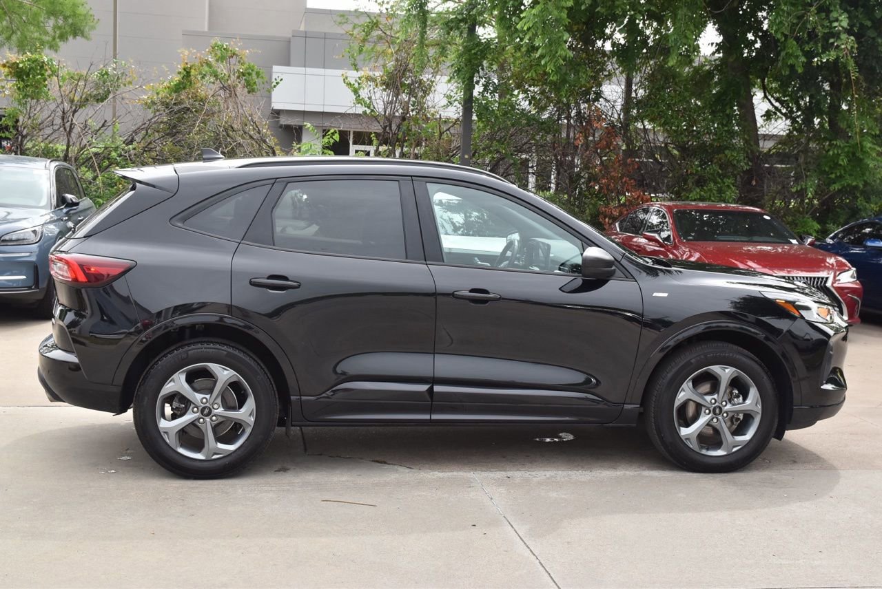 Certified 2024 Ford Escape ST-Line w/ Tech Pack #1 AWD/4WD image 10