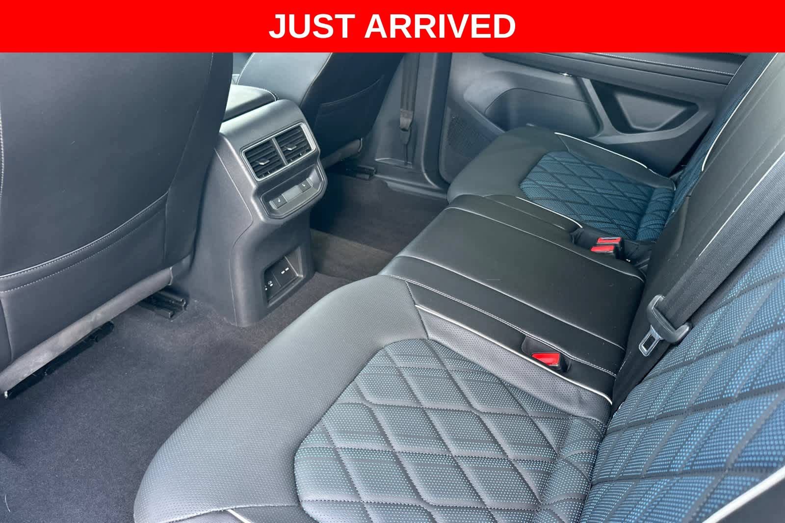 Used 2024 Volkswagen Atlas Cross Sport SEL Premium R-Line AWD/4WD image 4