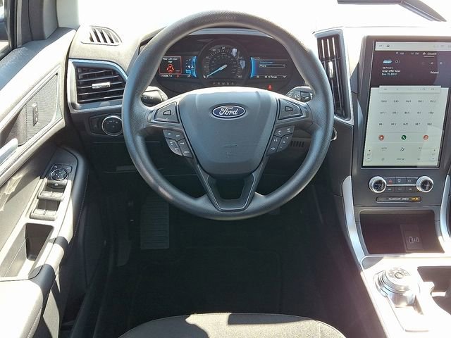 Certified 2024 Ford Edge SE w/ Black Appearance Package image 11
