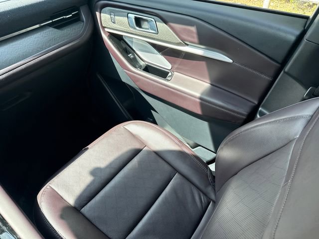 Certified 2025 Ford Explorer Platinum RWD image 15