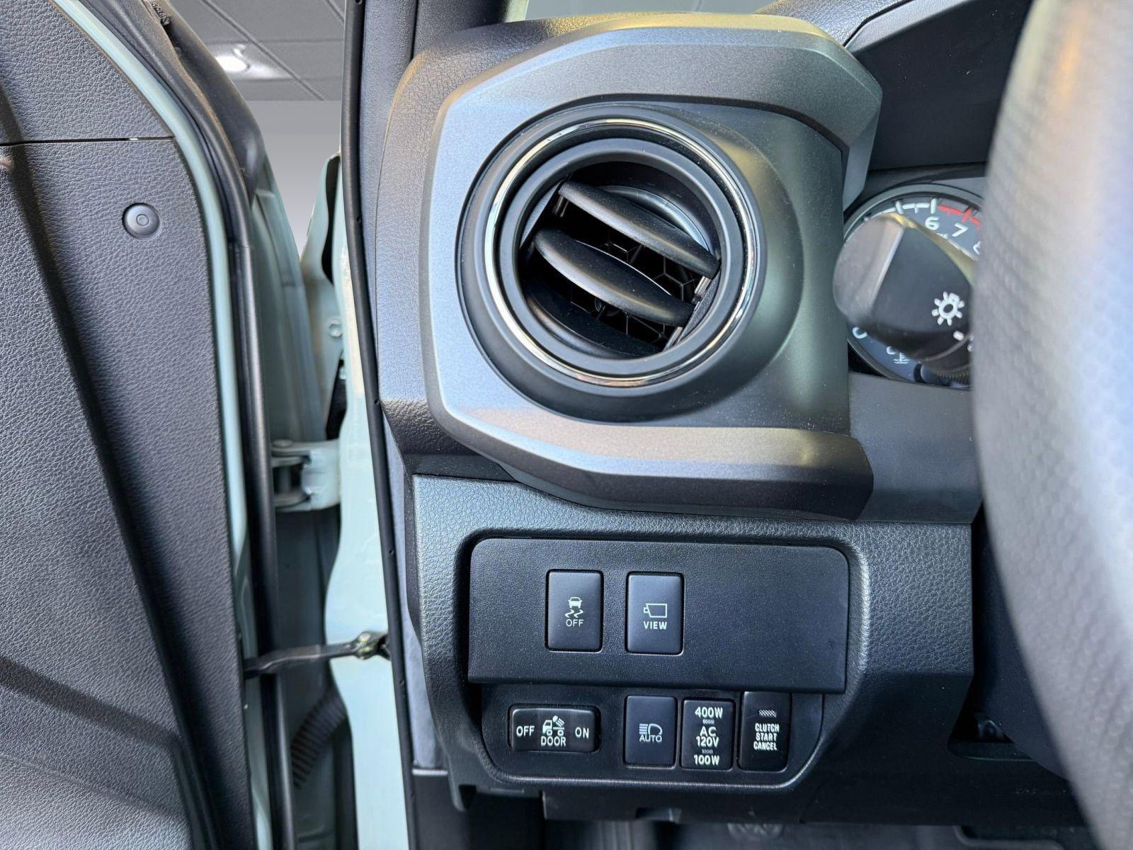 Used 2022 Toyota Tacoma TRD Off-Road w/ TRD Premium Off Road Package AWD/4WD image 28