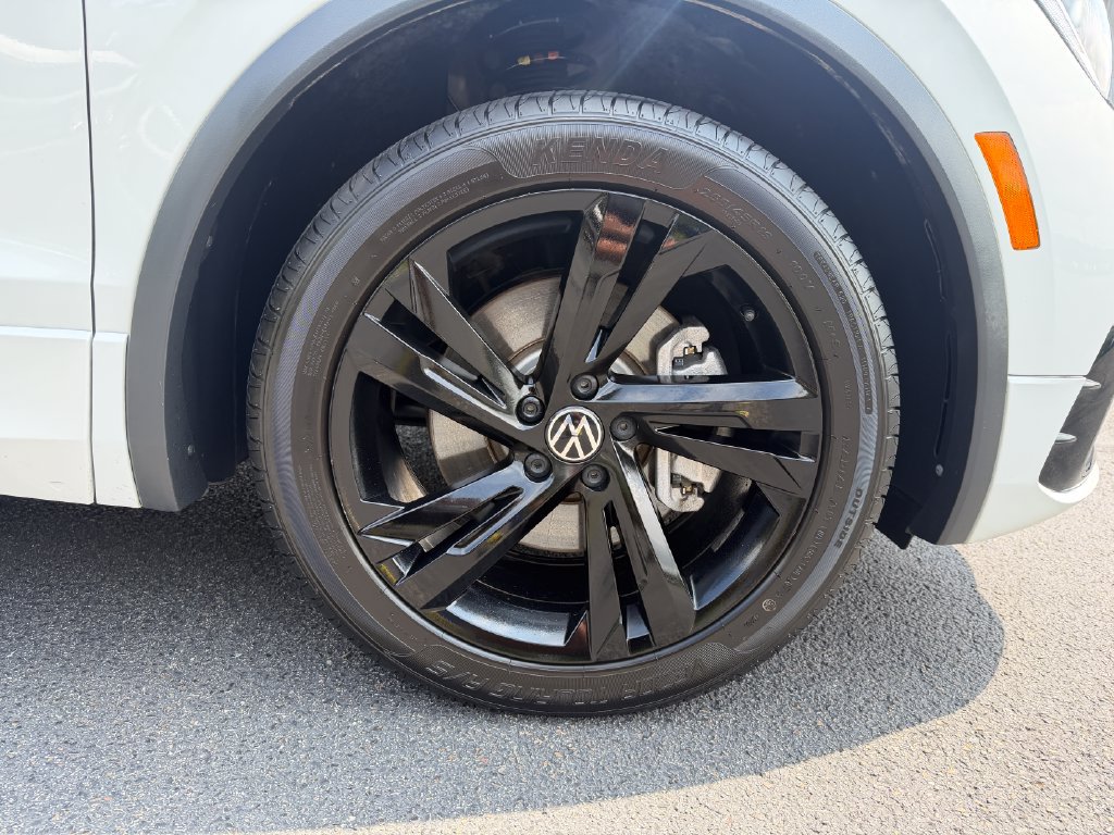 Used 2023 Volkswagen Tiguan SE R-Line FWD image 21