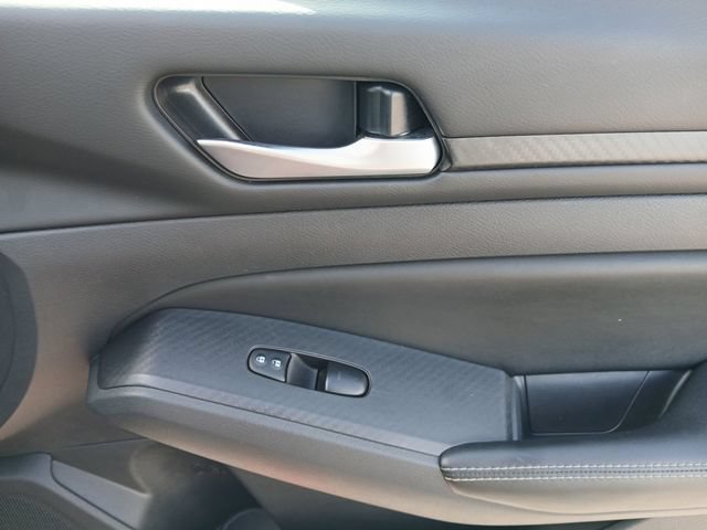 Used 2025 Nissan Altima 2.5 SV FWD image 16