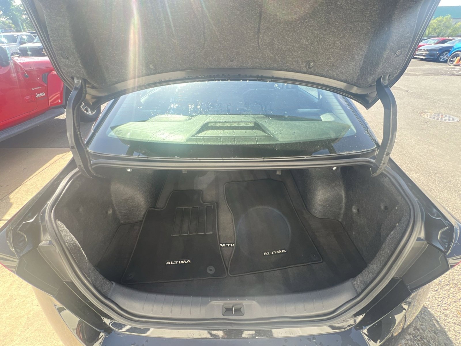 Used 2024 Nissan Altima 2.5 S FWD image 32