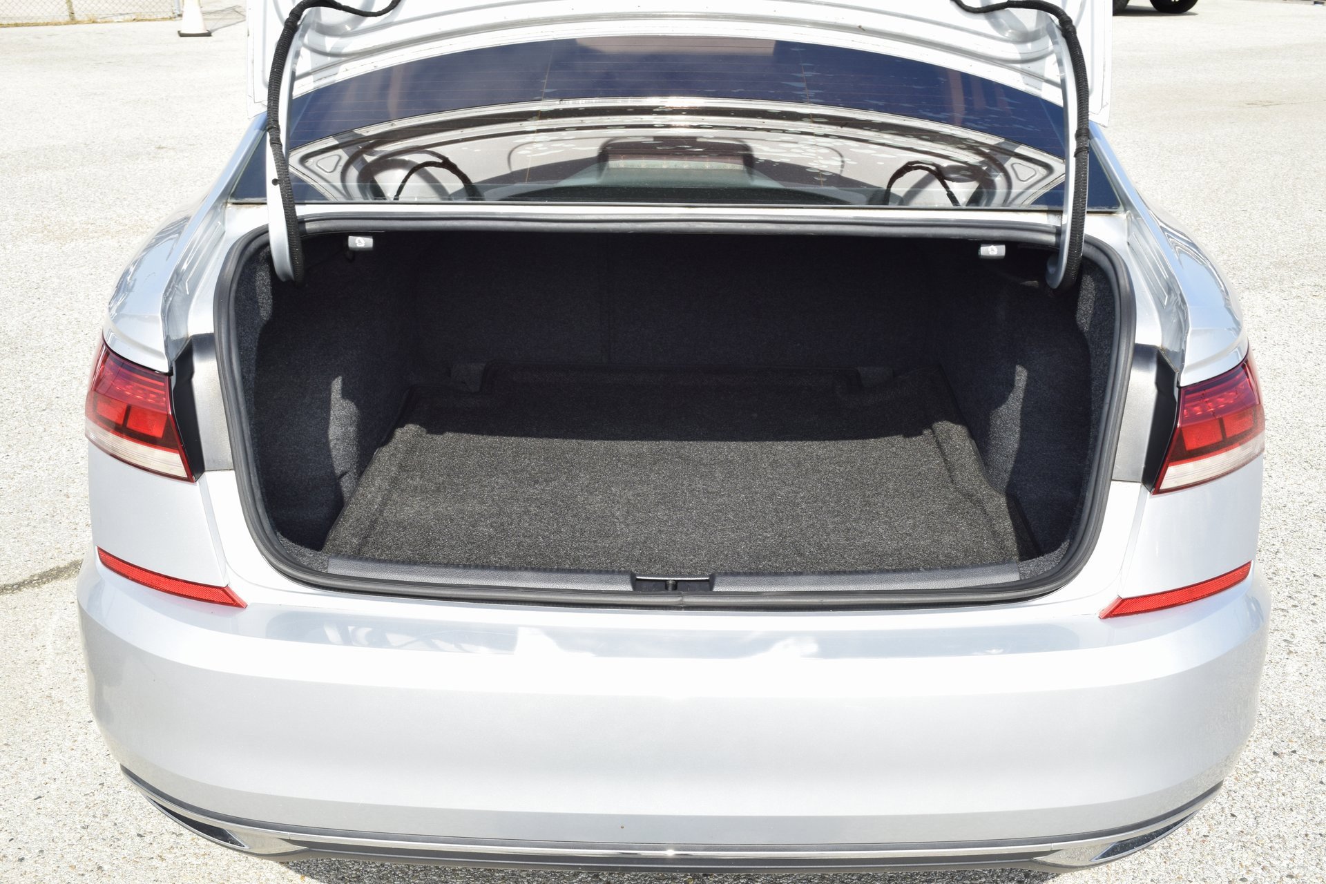 Used 2020 Volkswagen Passat 2.0T SE image 21