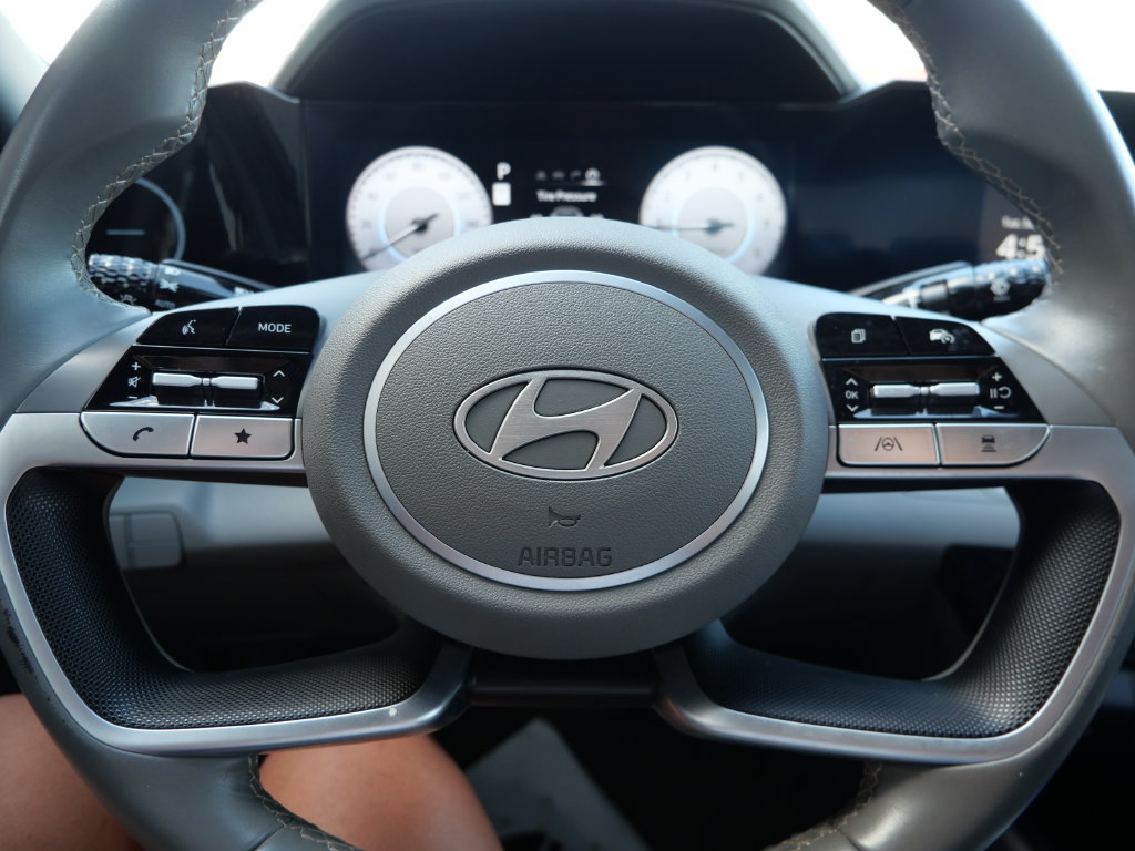 Used 2025 Hyundai Elantra SEL FWD image 20