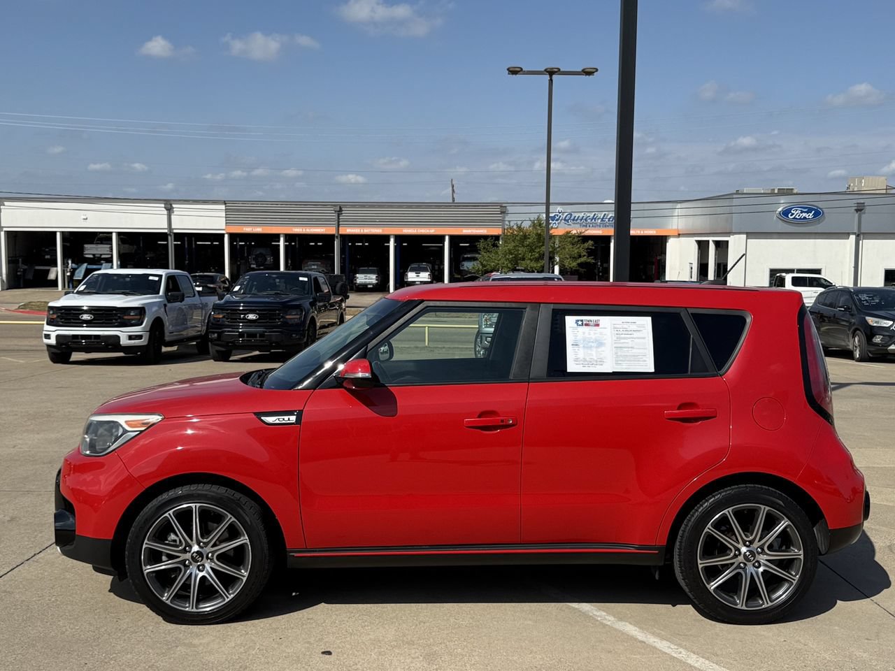 Used 2018 Kia Soul ! FWD image 3