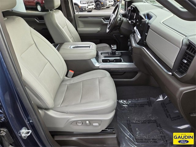 Used 2022 Chevrolet Silverado 1500 LTZ w/ LTZ Premium Package image 16