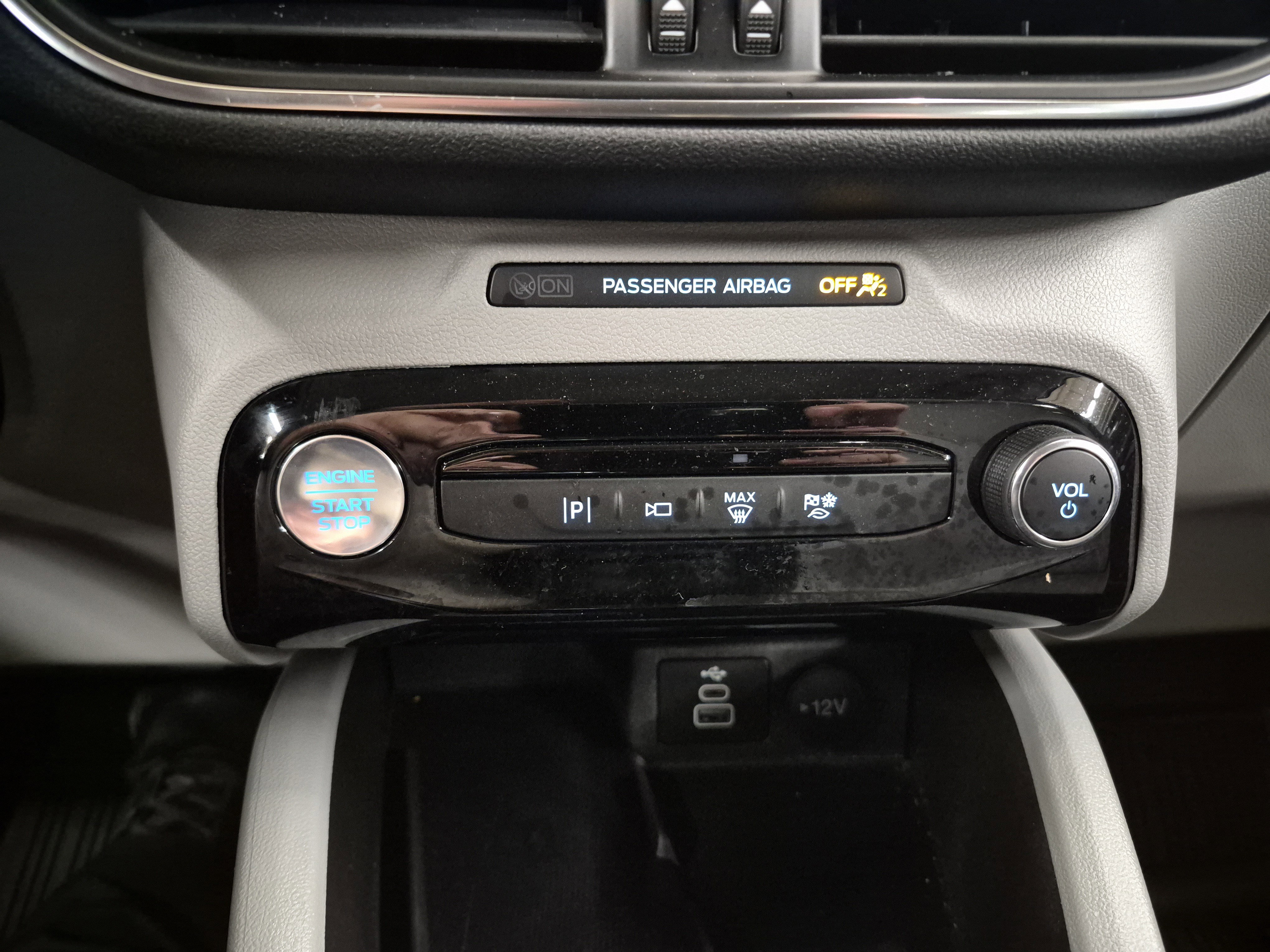 Certified 2025 Ford Escape SE w/ PHEV Premium Package image 32