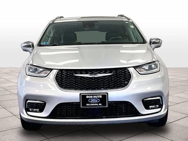 Used 2022 Chrysler Pacifica Limited AWD/4WD image 3