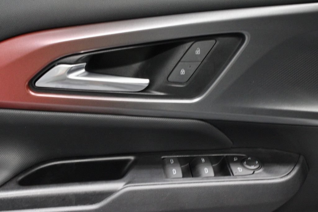 Used 2024 Chevrolet Equinox EV RS FWD image 25