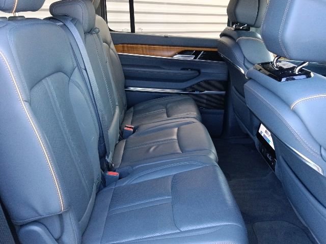 Used 2022 Jeep Grand Wagoneer Series II w/ Premium Group II AWD/4WD image 35