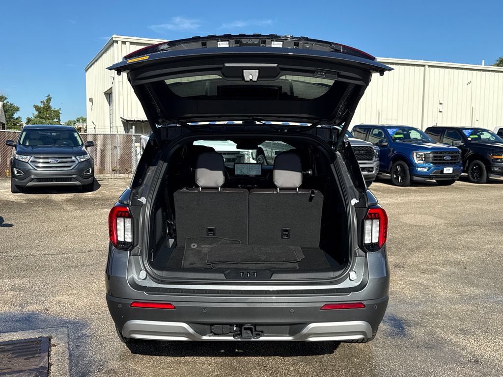 Certified 2026 Ford Explorer Platinum RWD image 30