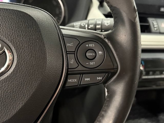 Used 2019 Toyota RAV4 XLE Premium FWD image 17