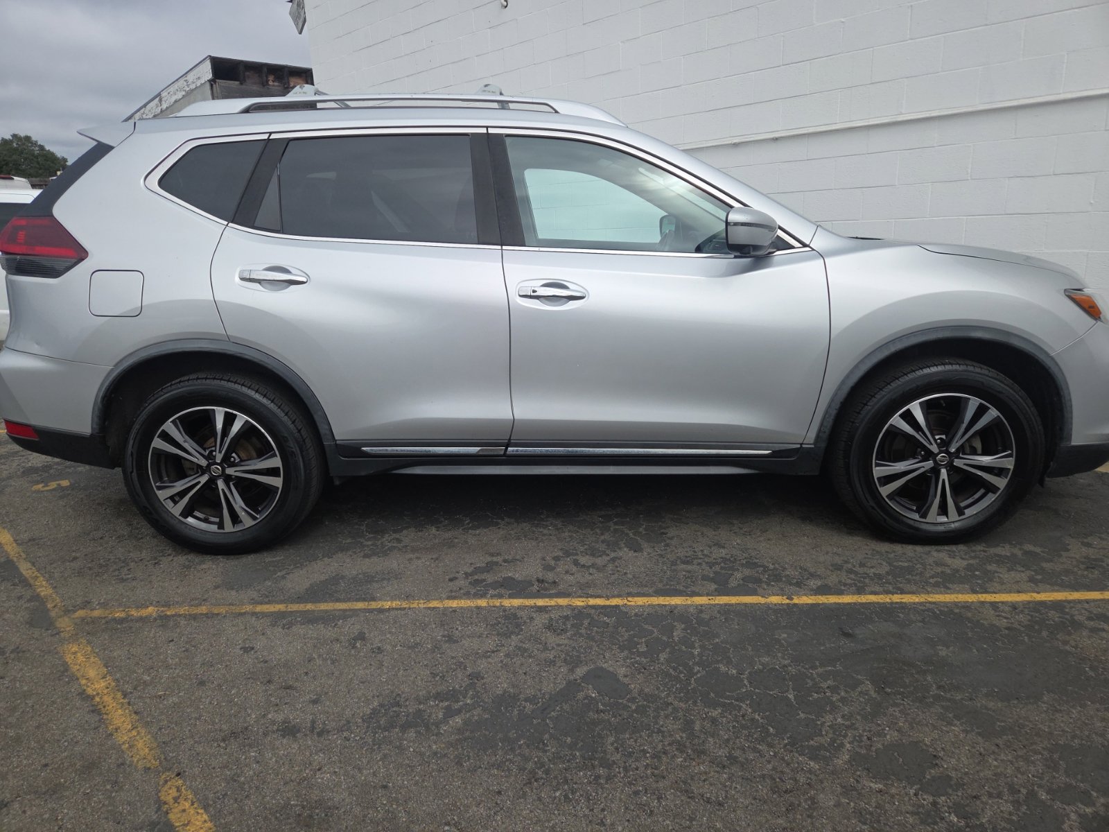 Used 2018 Nissan Rogue SL AWD/4WD image 3