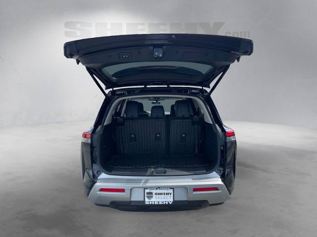 Used 2023 Nissan Pathfinder SL AWD/4WD image 9