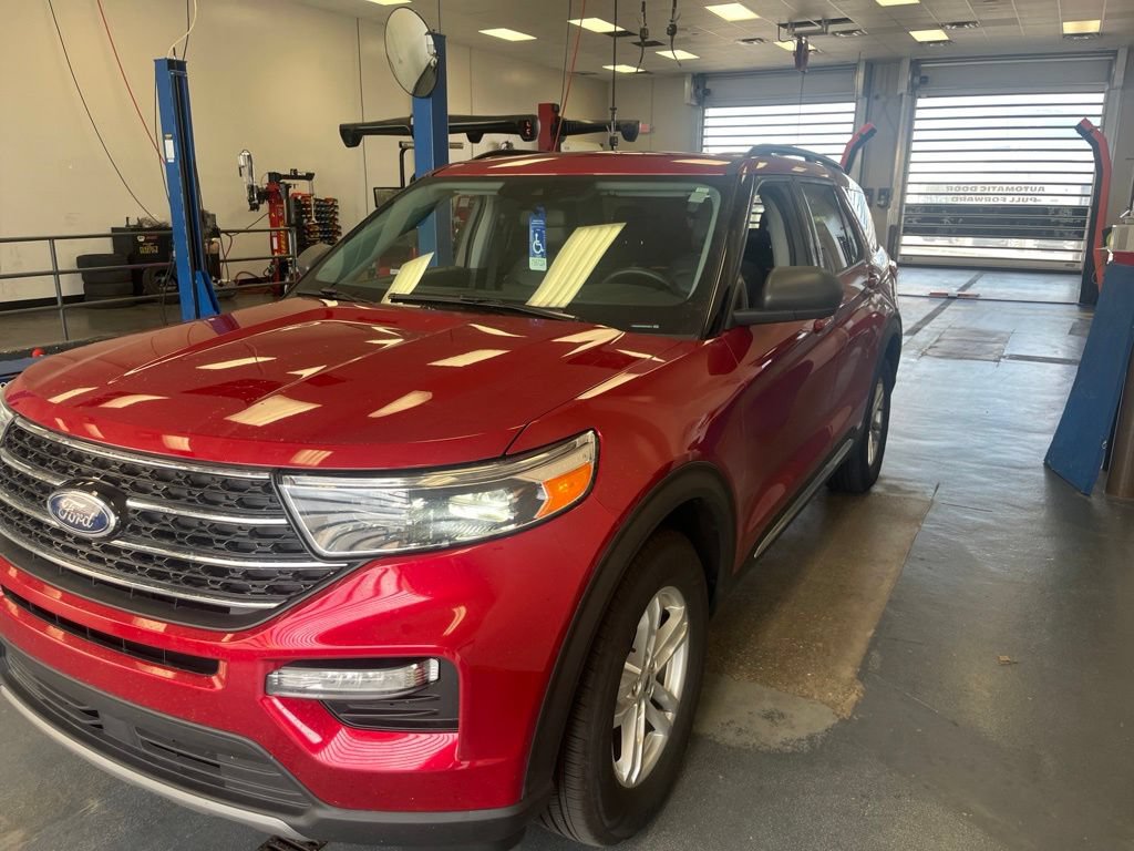 Certified 2021 Ford Explorer XLT w/ Equipment Group 202A AWD/4WD image 2