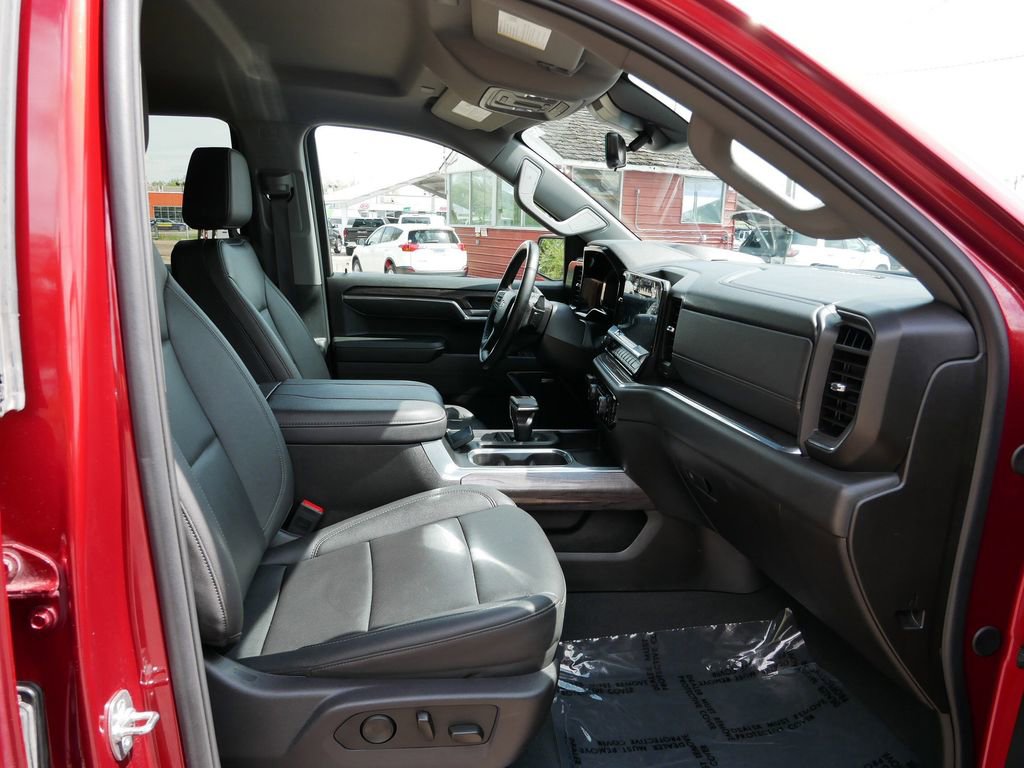Used 2025 Chevrolet Silverado 1500 LTZ AWD/4WD image 8