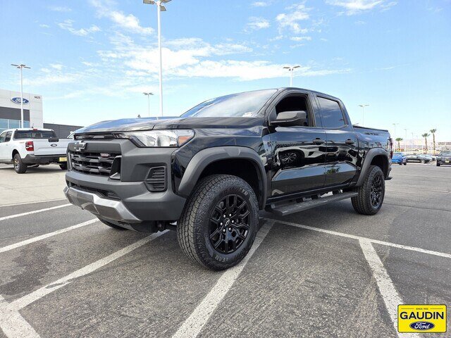 Used 2023 Chevrolet Colorado Trail Boss w/ Advanced Trailering Package AWD/4WD image 3