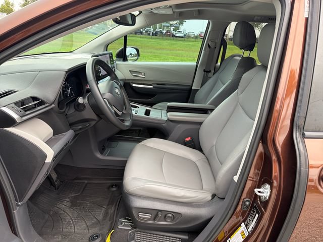 Used 2022 Toyota Sienna XLE FWD image 9