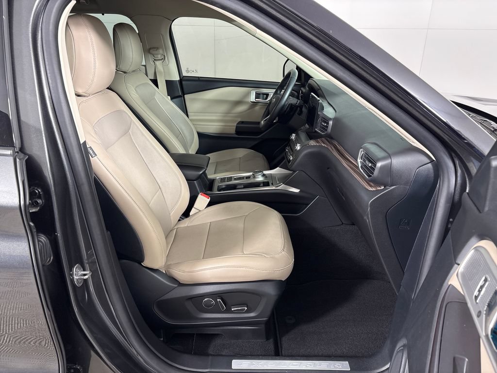 Certified 2020 Ford Explorer Limited RWD image 6