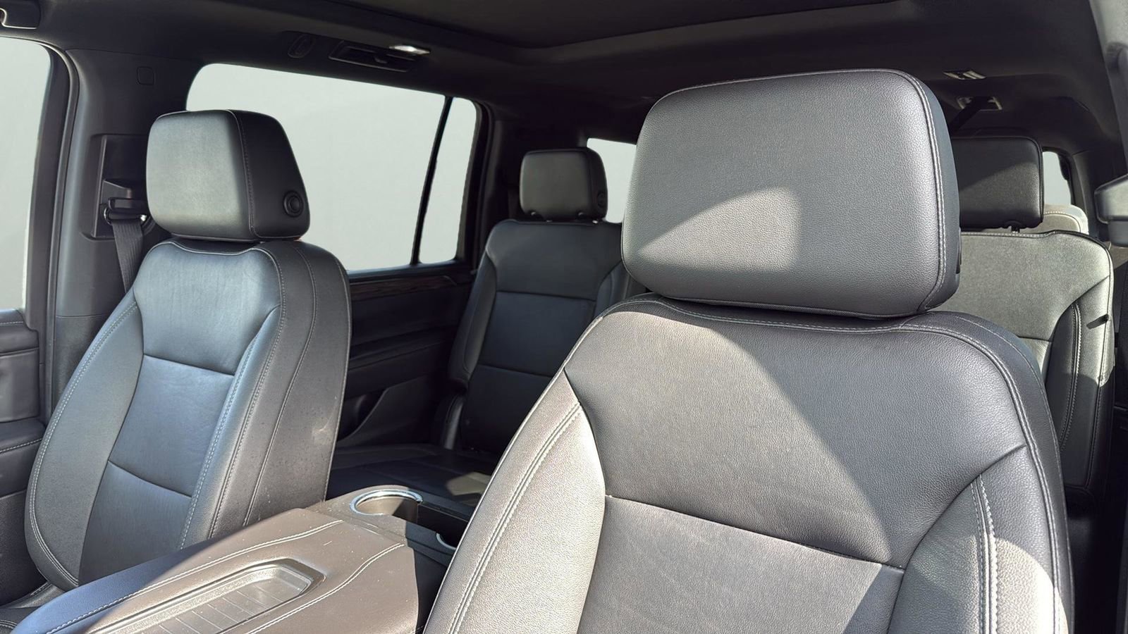 Used 2022 Chevrolet Suburban Z71 w/ Luxury Package image 8