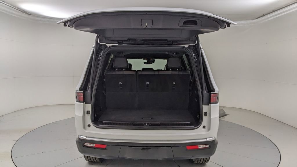 Used 2024 Jeep Wagoneer Series III image 8