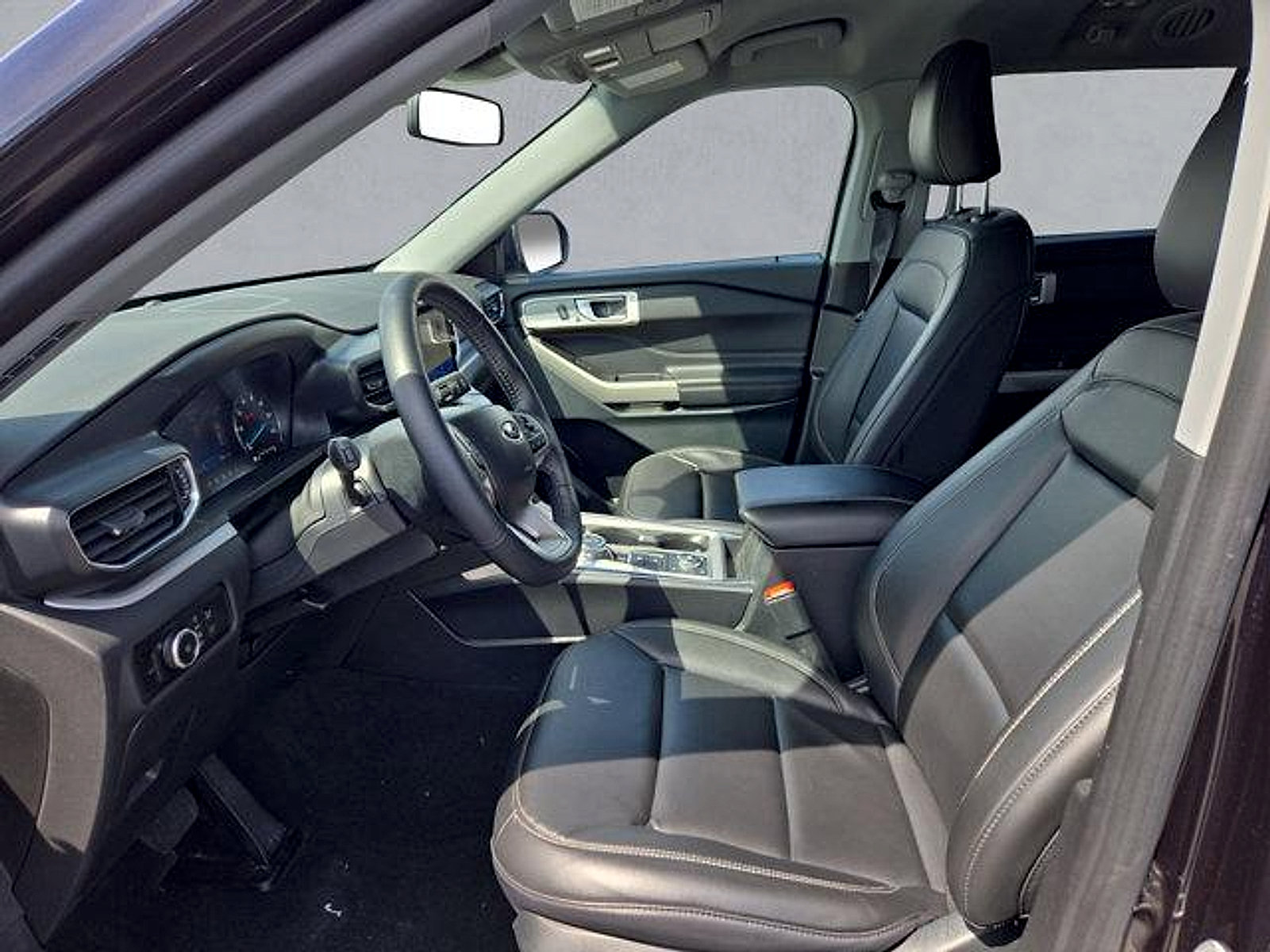 Certified 2023 Ford Explorer XLT w/ Equipment Group 202A AWD/4WD image 11
