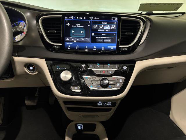 Used 2024 Chrysler Pacifica Touring-L FWD image 24