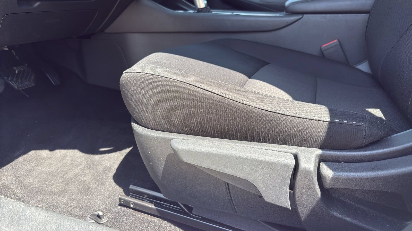 Used 2025 Nissan Sentra SV FWD image 10