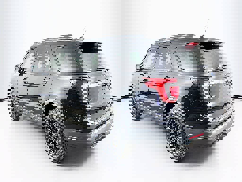 Certified 2019 Ford Explorer XLT w/ Equipment Group 202A image 4