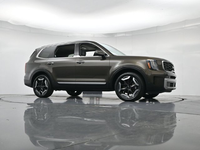 Used 2025 Kia Telluride S FWD image 36