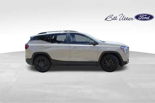 Used 2023 GMC Terrain SLE w/ Elevation Edition FWD image 4