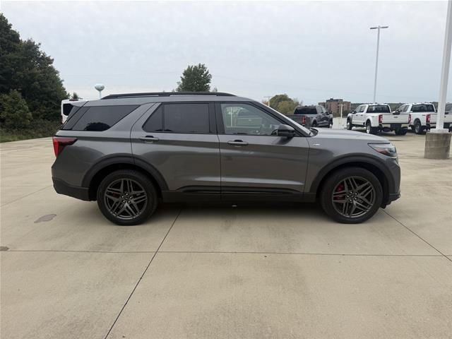 Certified 2025 Ford Explorer ST-Line w/ ST-Line Street Pack AWD/4WD image 4