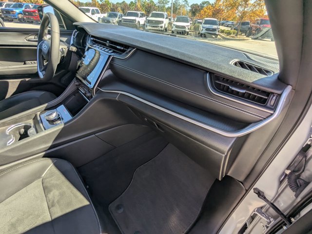 Used 2023 Jeep Grand Cherokee Altitude image 40