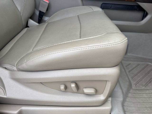 Used 2018 Chevrolet Suburban Premier image 12