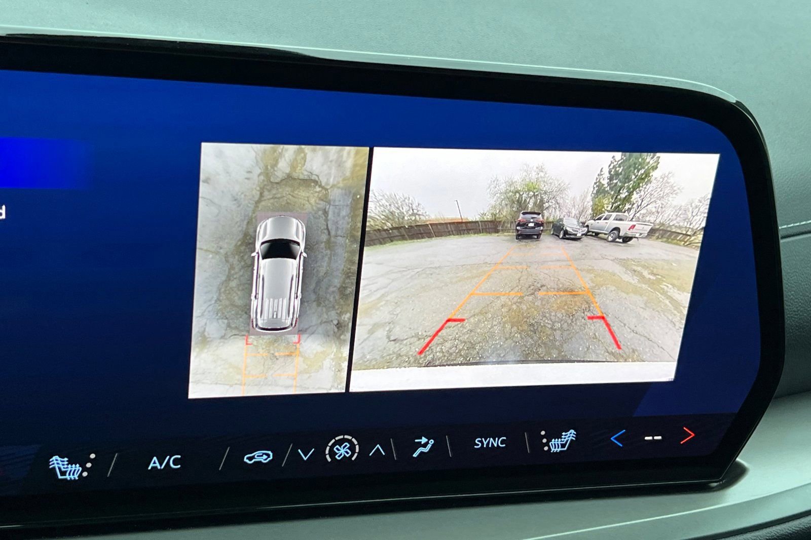 Used 2024 Chevrolet Traverse LT image 21