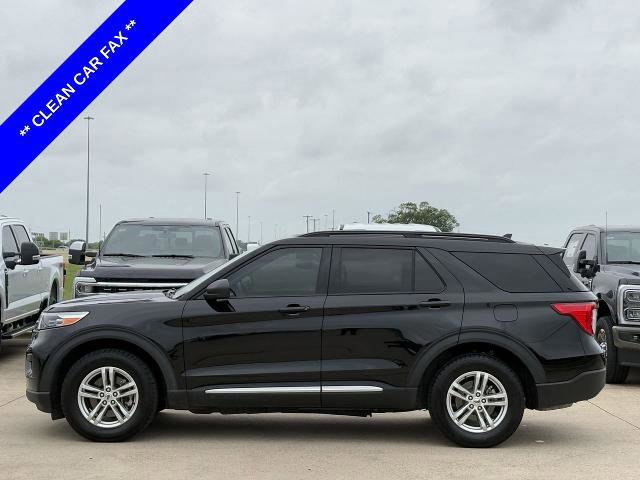 Certified 2022 Ford Explorer XLT image 3