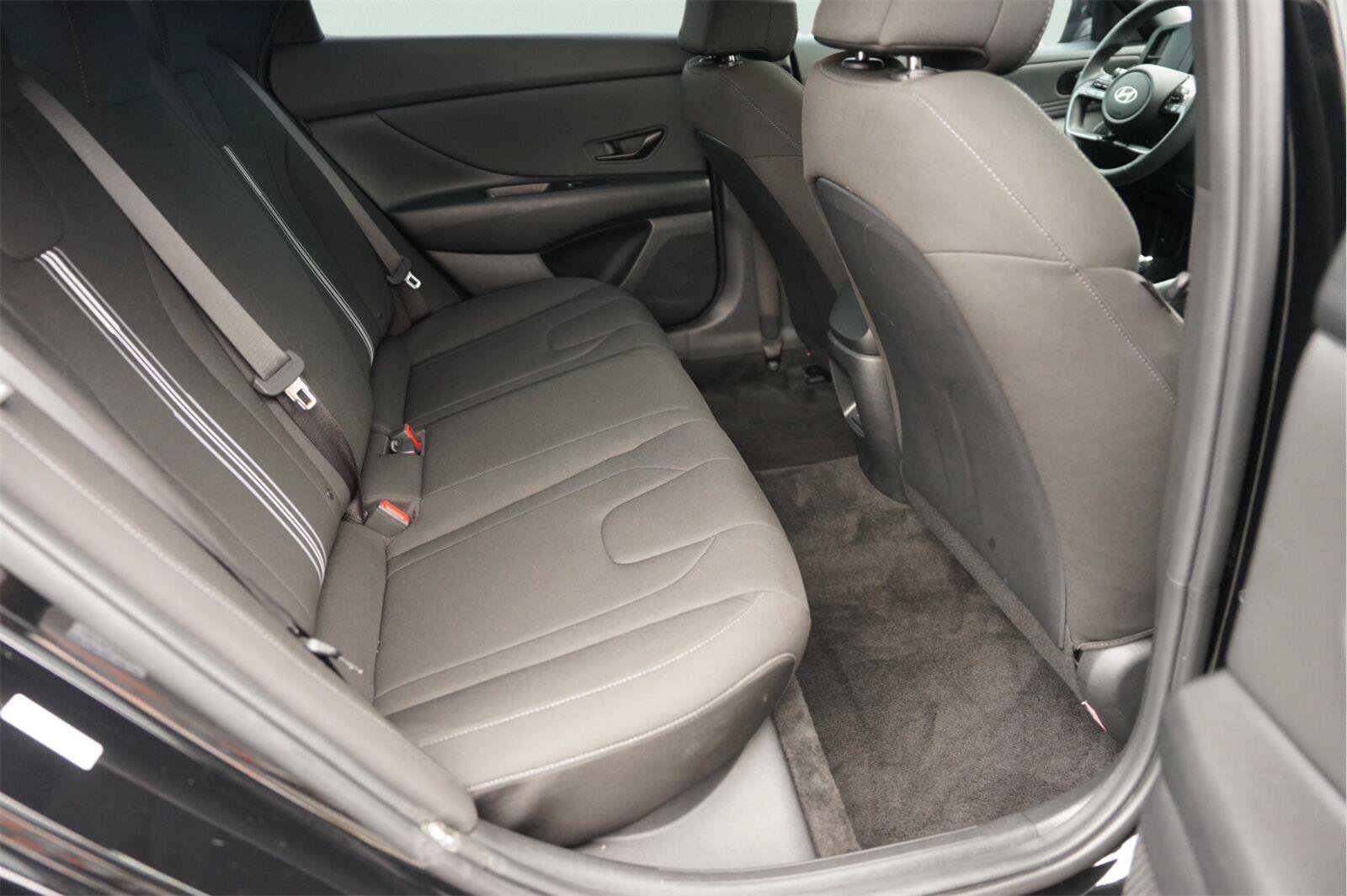 Used 2025 Hyundai Elantra Sport FWD image 15