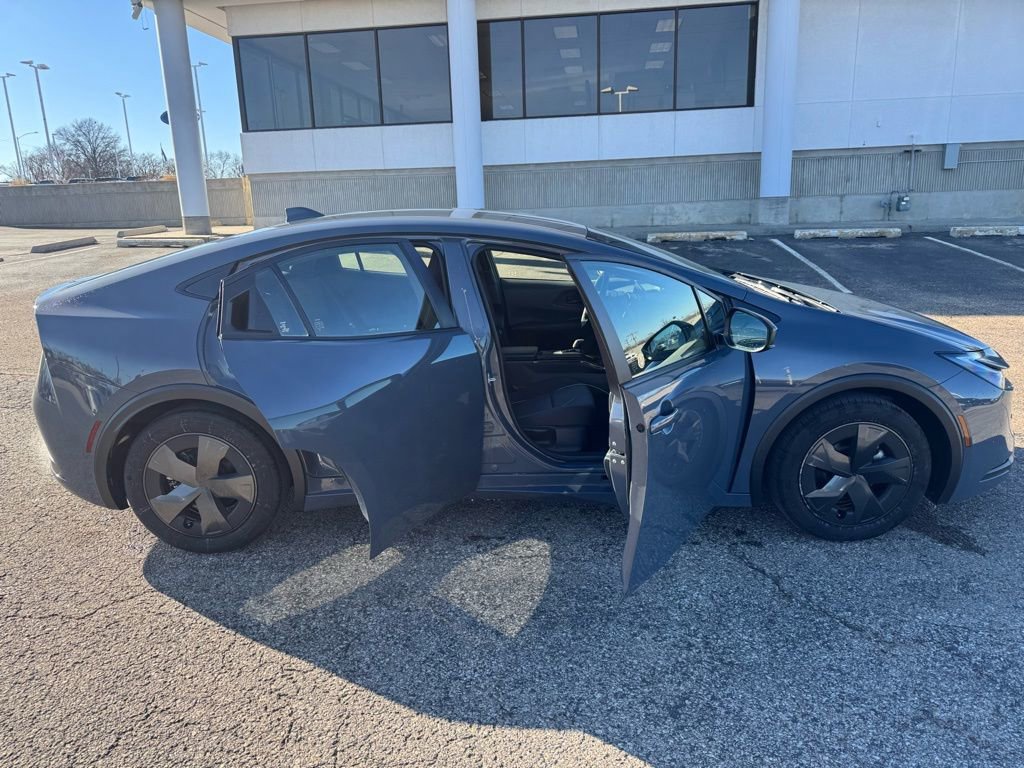 Used 2025 Toyota Prius LE image 9