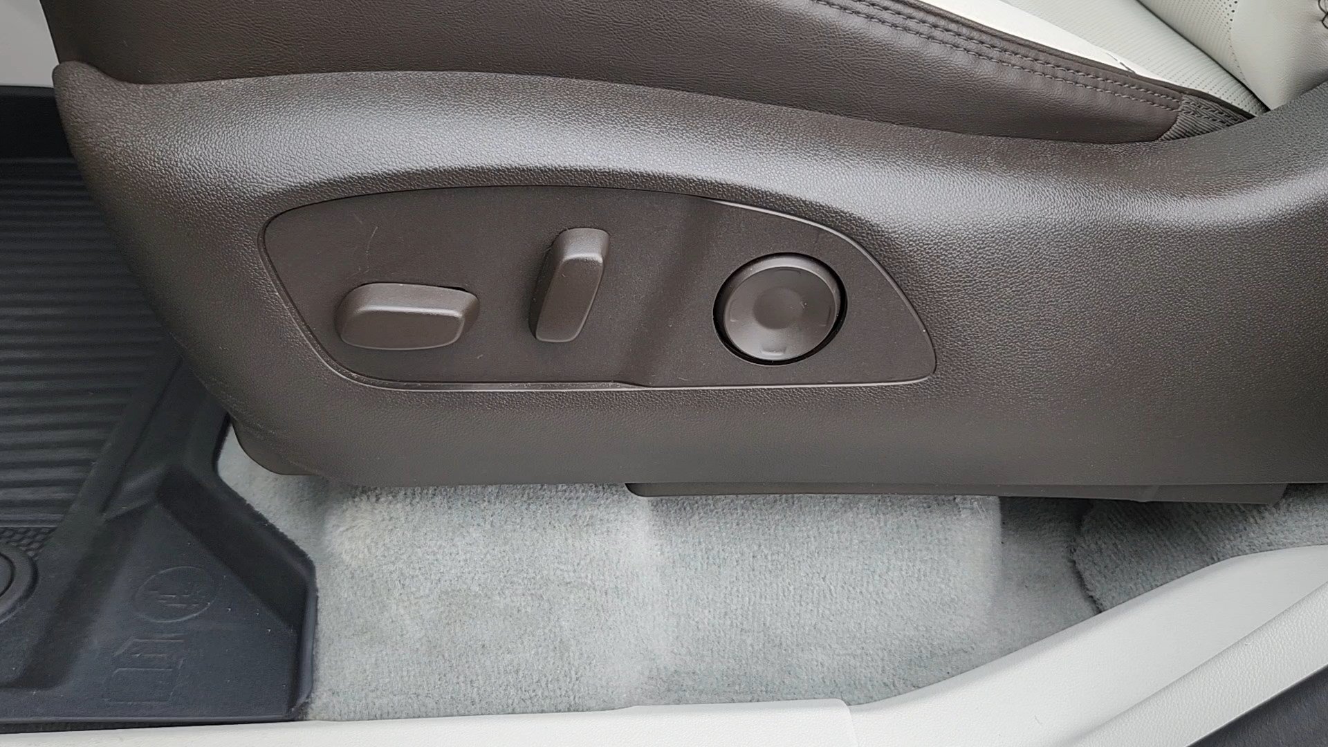Used 2024 GMC Acadia Denali AWD/4WD image 9