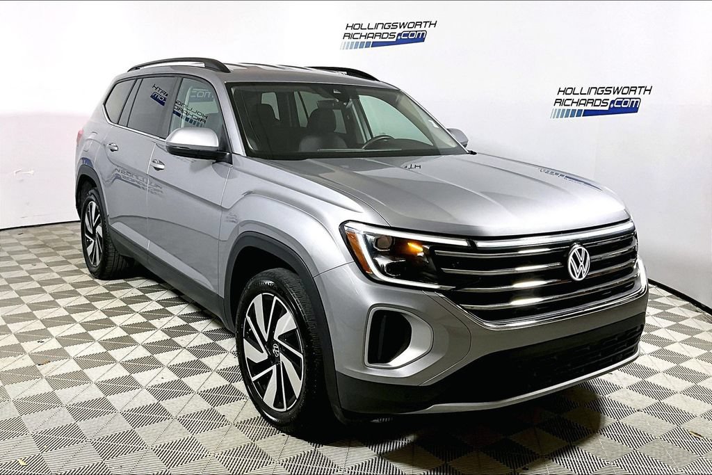 Used 2025 Volkswagen Atlas SE FWD image 3