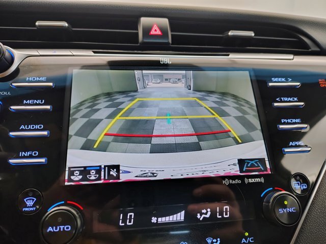 Used 2018 Toyota Camry XSE FWD image 3