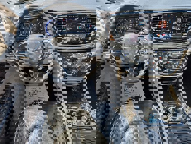 Used 2023 Chrysler Pacifica Limited image 23