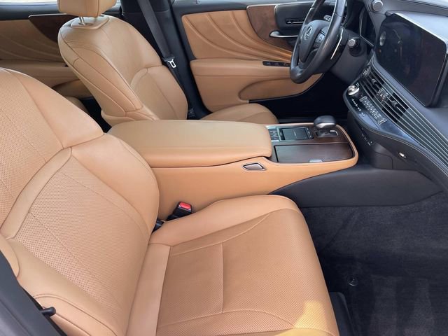 Used 2021 Lexus LS 500 w/ Accessory Package (Z2) image 35