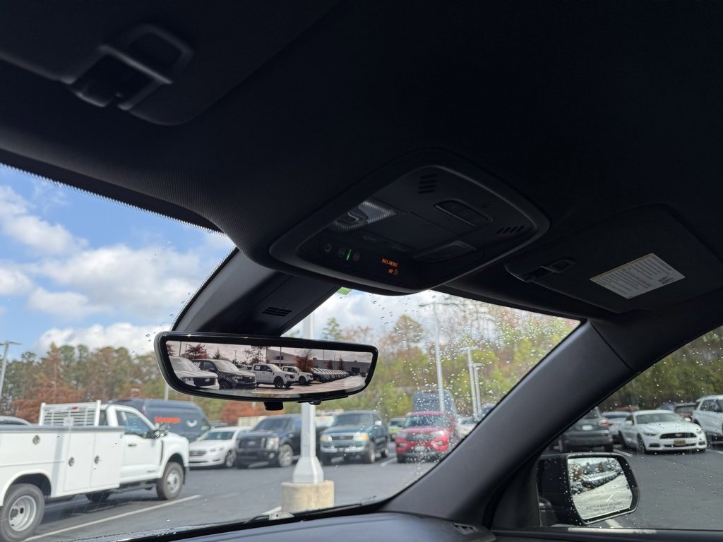 Used 2022 Chevrolet Traverse RS image 21